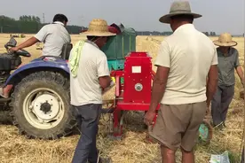 河南开始种玉米了，农村小伙三千块买的机器真不错！