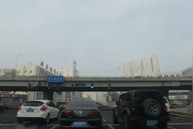 乌鲁木齐老城区最繁华的大街，留下太多人的回忆，古老不缺时尚视频封面