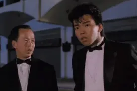 两人穿一条裤子，谁知道过马路的时候悲剧了……视频封面