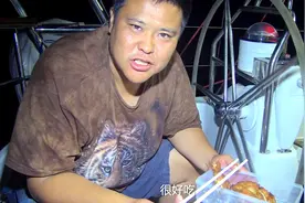 侣行夫妇自驾帆船去南极，船上的日子，每天吃肉也是个烦恼~