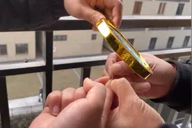 头发弄到手指拇里面去了怎么办？用尽各种方法都没弄出来！视频封面