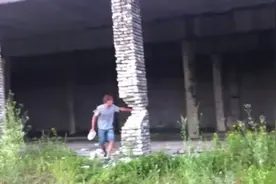 知道为什么外国人少了吧！！！视频封面