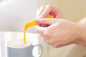 一个经过热水泡过，就会柔软有弹性的塑料棒，真的是太有用了视频封面