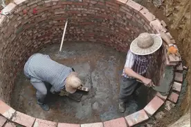 农村的水窖是如何建成的？看到工人们建成这样，太佩服了
