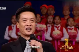 阎维文演唱《光荣与梦想》歌声大气磅礴，很有感染力