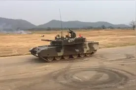 泰国展示从中国购买的VT-4坦克性能视频封面