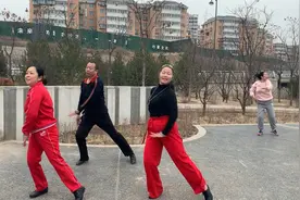 岳云鹏《最亲的人》，临时招来的三个徒弟看大家现学现卖的怎么样视频封面
