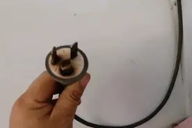 空调插头，插座全烧毁，水电小师傅总结三条原因，你看看对不对