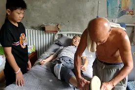 瘫痪五年多！父亲老了我该怎么办！视频封面