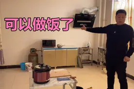 海涛店里置办厨房用品，刚买桌子阿东就想来蹭饭？海涛说你想多了视频封面