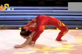 18岁农村姑娘表演高难度柔术，身体柔软似无骨，评委都不敢相信视频封面