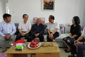 中华中医药学会会长王国强看望90多岁国医大师张震视频封面