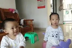 同卵双胞胎，怎么会不像呢？视频封面