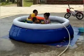 移动式游泳池，清凉一夏视频封面