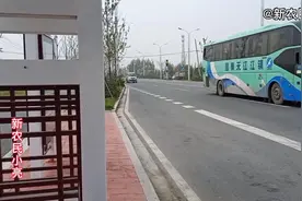 农民小亮四处漂泊，很舍不得老婆孩子，离家的理由，太让人心酸。视频封面
