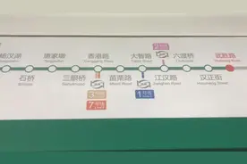 吃货一条街，江汉路水塔街，街头卖场聚集地！视频封面