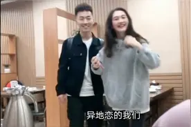 异地恋见面现场太有爱了，狗粮撒了一地，突然又相信爱情了