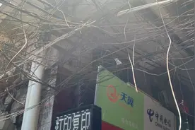 广州多个城中村连日停电！居民遭40℃高温暴击，直呼没法睡觉视频封面