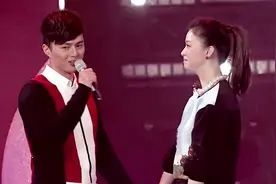 蒋欣叶祖新合唱《水晶》，甜蜜牵手瞬间，要看哭了视频封面