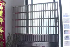 业主楼道内私自安装铁门消防通道堵塞严重，安监部门现场整治视频封面