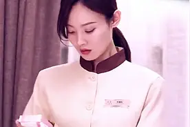 酒店老板试探服务员，没想到服务员拾金不昧，直接升副总经理！视频封面