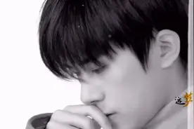 TFBOYS易烊千玺《亲爱的，这里没有一个人》可乖觉也可张扬，不需视频封面