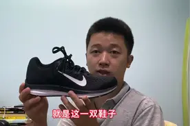 小伙子在某宝耐克旗舰店以369买的鞋子，感觉是假货，求鉴定！
