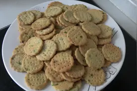 想吃香葱饼干不用买了，阿源教你做，不用黄油咸香酥脆孩子超喜欢视频封面