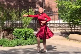 《呼伦贝尔大草原》这个伦巴舞太美了 12岁的小姑娘跳的如醉如痴视频封面