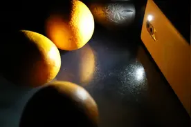 教你在夜晚用手机电筒光，练习拍水果静物，能拍出你满意光影效果
