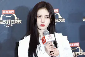 对颜值自信的鞠婧祎“抱怨”：粉丝都是老母亲视频封面