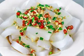 想吃凉粉不用出去买了，大厨教你在家做，学会这个比例，爽滑筋道