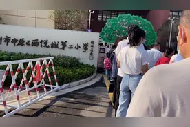 郑州西郊这所小学，一年级新生入学，原来分班和座位都是有规矩的视频封面
