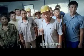 老板拖欠工资不给看看农民工怎么要工资的这一招真管用