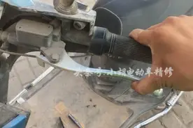 电动车碟刹太死捏不动怎么解决？教你一招再难的问题轻松搞定！视频封面