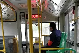 武汉公交恢复运营了。有支付宝软件就可以坐了。视频封面