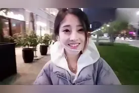 冯提莫北京街头翻唱《原来你也在这里》，实在太好听了！视频封面