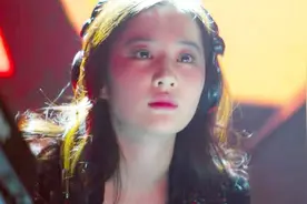 刘亦菲打碟，电音唢呐《白龙马》童年神曲变成蹦迪神曲，太魔性了视频封面
