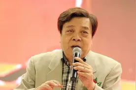 77岁赵忠祥妻子曝光，曾陪丈夫度过难关，难怪赵忠祥对她一心一意视频封面