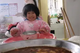 还是我们四川成都的蔬菜多便宜又好吃，两元钱可以炒一大盘！美食视频封面