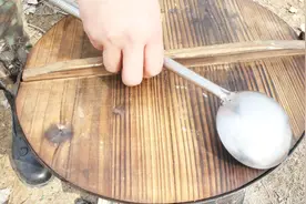 这是猪身上最好吃的部位，第一次见这样的吃法，看得我直流口水