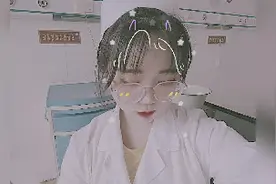护士上班玩手机被抓了