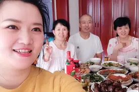 东北小莉家的年夜饭，12个菜代表12个月份都有含义，你学会了吗？视频封面