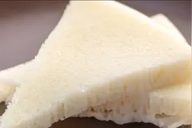 岭南特色点心顺德伦教糕，晶莹洁白，口感甜而不腻，儿时的味道