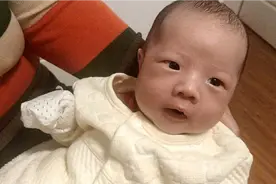 才知道刚出生的小宝宝是看不见的，不知满月的宝宝可以看见不视频封面