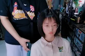 学生妹想改变发型、没想到换了风格后居然这么美，清爽、好打理