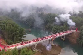 广东肇庆市广宁县古水大潘陶金大桥落成庆典。