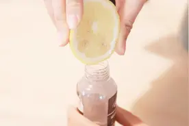 自创柠檬汁喷雾剂，专治衣服上的烟味和其他异味视频封面