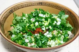 家常油泼脑花，做法简单麻辣爽口，吃着真香