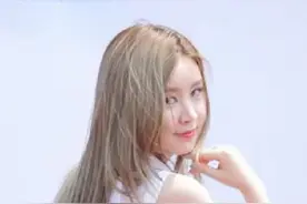 【Fiestar金珍熙】紧身裤诱惑，人美舞美就是椅子差点…视频封面